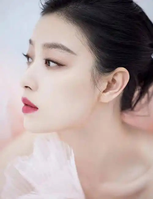 《白塔旧事》封面